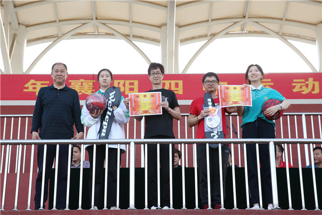團體總分第一名：3班、14班.jpg